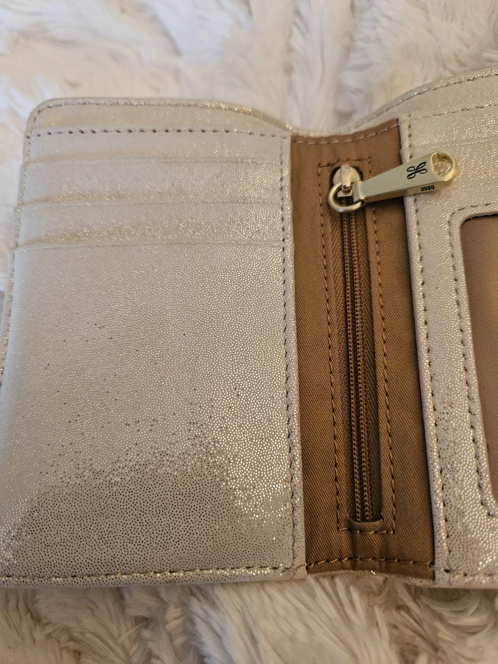 HOBO☆Robin Compact Wallet - Sand Shimmer